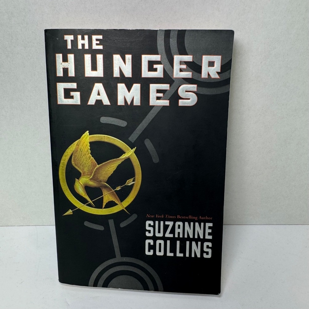 The‎ Hunger Games Suzanne Collins Paperback Book Dystopian Young Adult Novel EUC